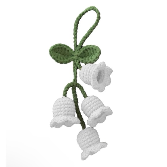 🌷NEW Crochet Flower Bag Charm/ Keychain White w/ Green Leaves - Picture 10 of 11